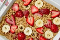 Make-Ahead Strawberry Banana Baked Oatmeal — Freezer-Friendly