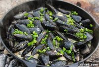 Beer-Steamed Mussels with Garlic and Herbs
