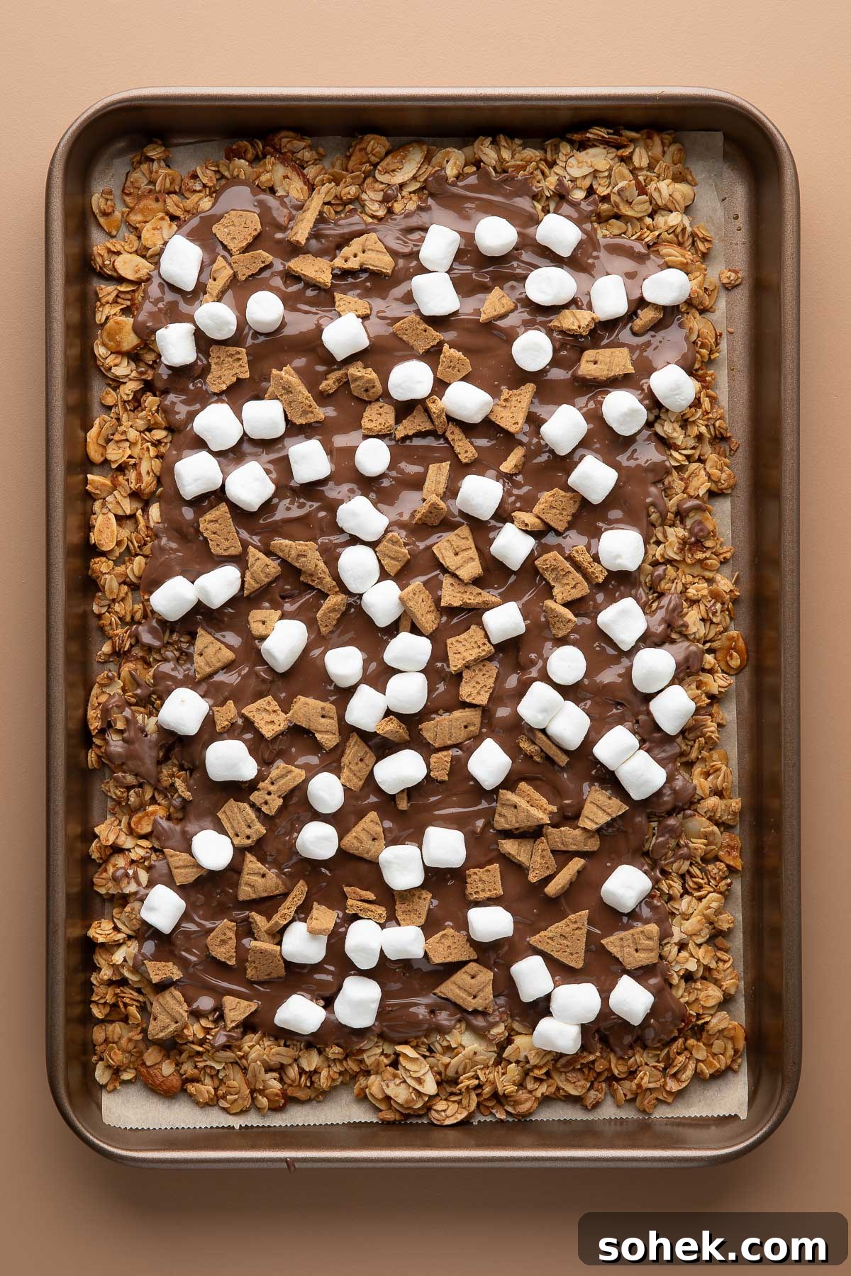 S'mores Granola Bark Recipe — Crunchy Chocolate & Marshmallow Snack 2 img 128592 1