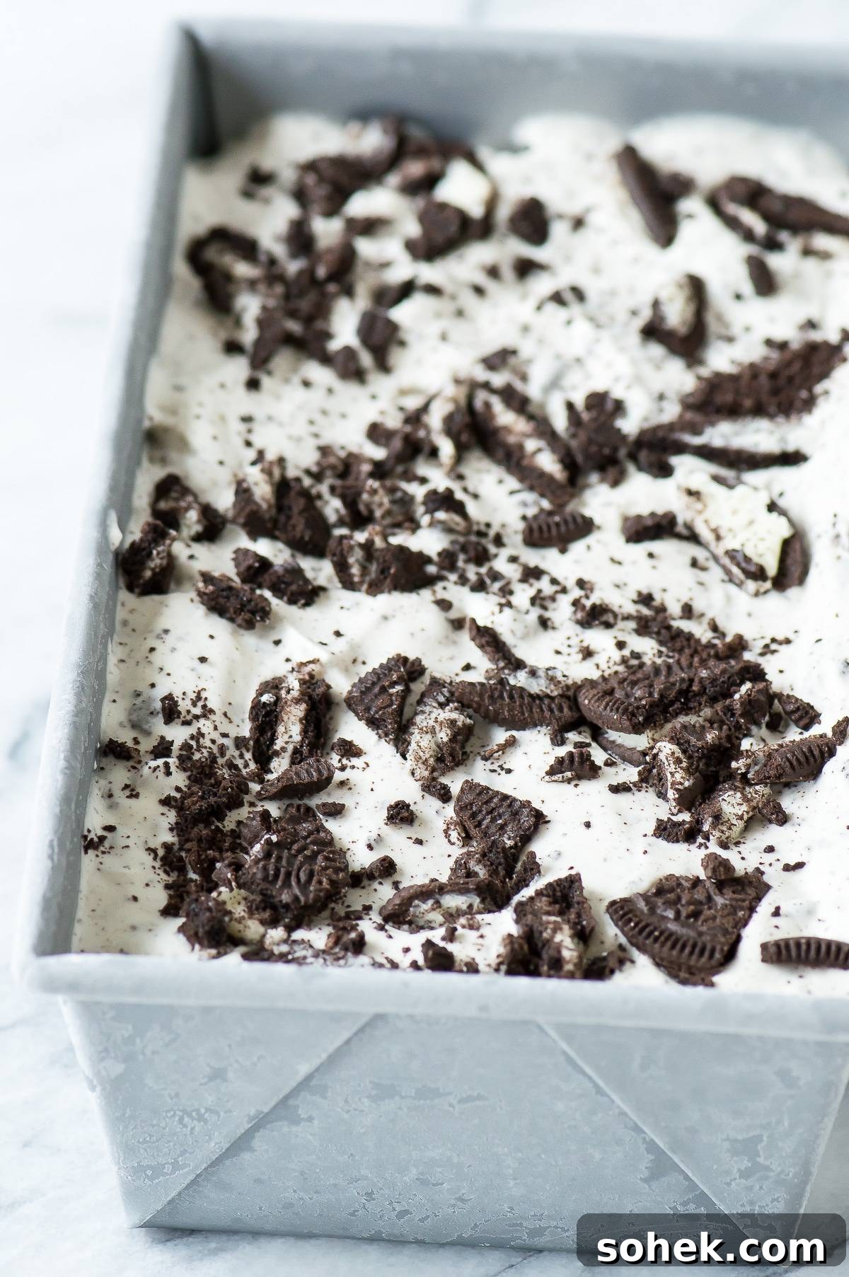 3 ingredient Oreo Ice Cream - the easiest no churn oreo ice cream recipe! Homemade Oreo Ice Cream in a metal loaf pan