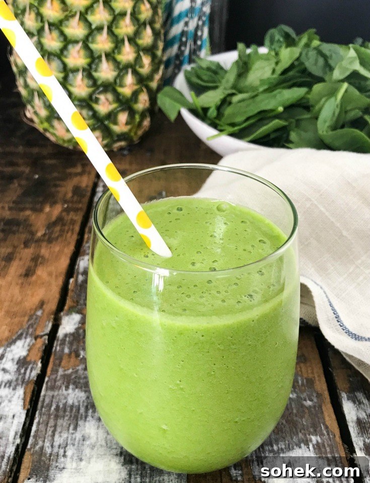 Tropical Green Smoothie Recipe for Energy and Digestion 4 Fresh ingredients: apple, spinach, mint, pineapple