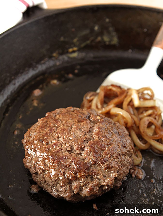 Gorgonzola and Mozzarella Cheese Stuffed Burger Gorgonzola and Mozzarella Cheese Stuffed Burger