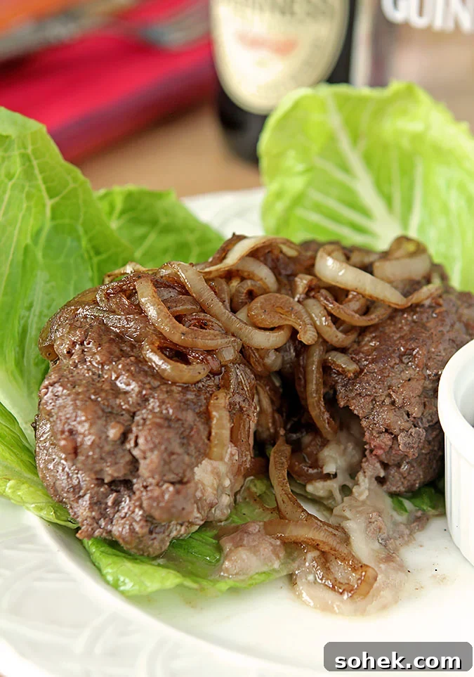 Gorgonzola and Mozzarella Cheese Stuffed Burger Gorgonzola and Mozzarella Cheese Stuffed Burger
