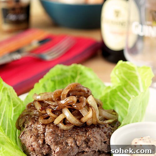 Gorgonzola and Mozzarella Stuffed Cheeseburger Recipe 2 Gorgonzola and Mozzarella Cheese Stuffed Burger