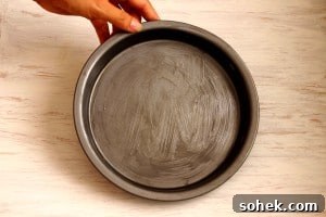 Preparing Cake Pans: Lining, Greasing, and Tips for Perfect Cakes 3 Cake-tins-1