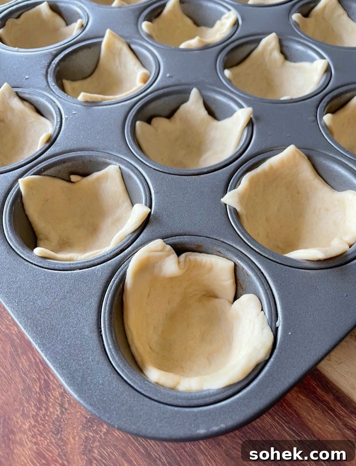 Savory Mini Meatball Cupcakes for Appetizers and Parties 6 Fun and easy muffin pan recipes for dinner! These mini meatball sub cupcakes are super yummy and kid friendly. Perfect for busy school night meals!