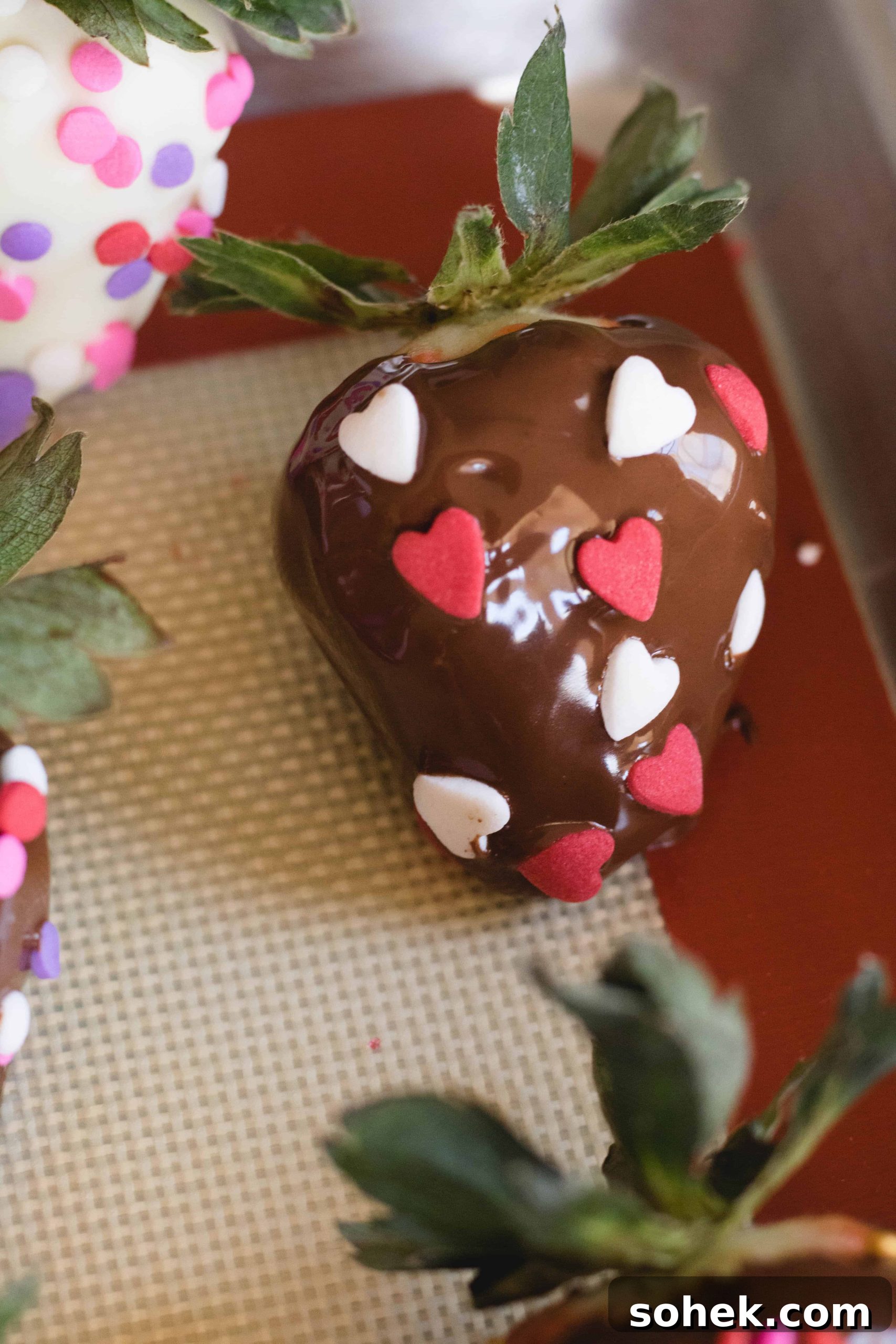 Decadent Chocolate-Dipped Strawberries Recipe for Any Occasion 7 Homemade chocolate covered strawberries
