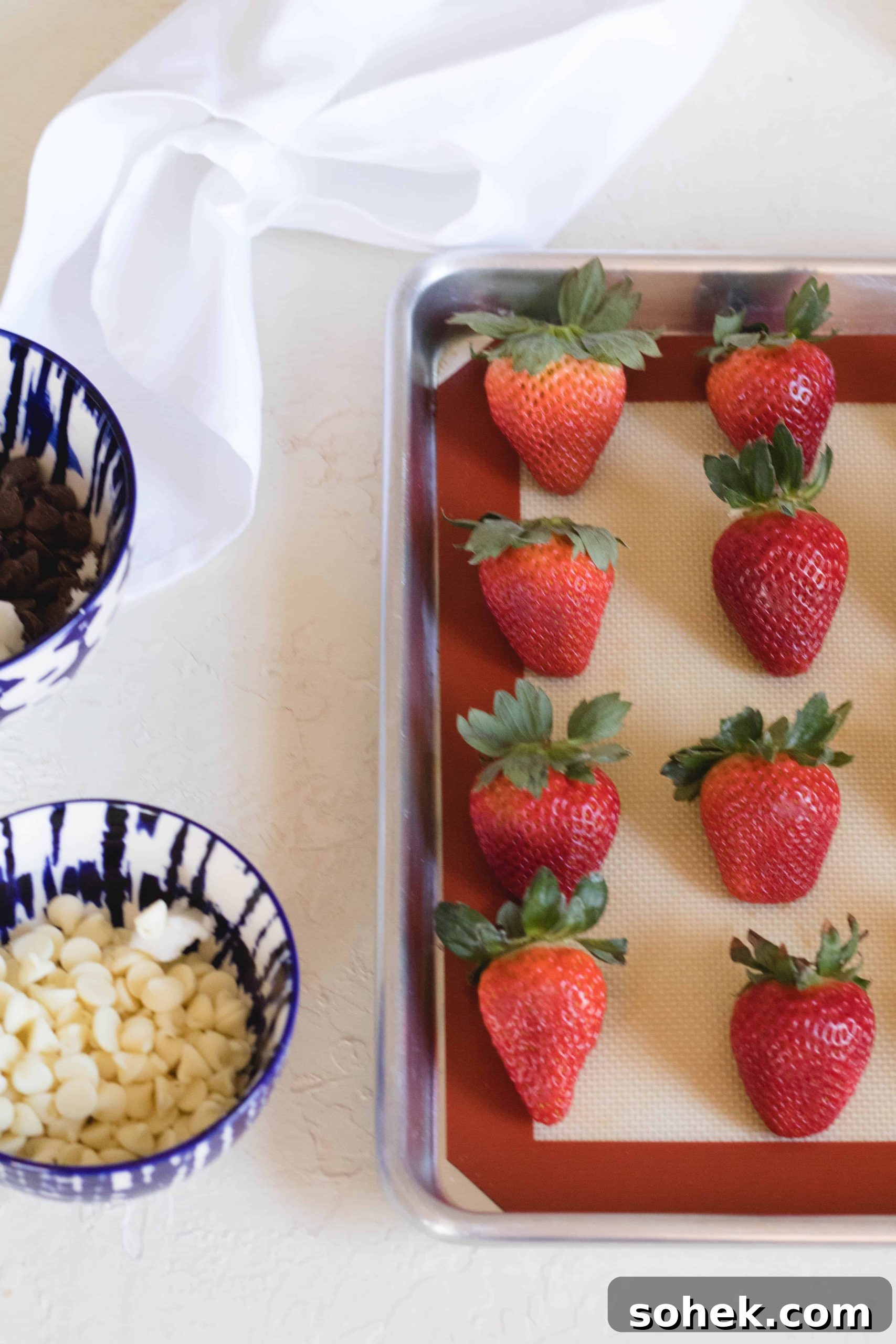 Decadent Chocolate-Dipped Strawberries Recipe for Any Occasion 3 making chocolate covered strawberries