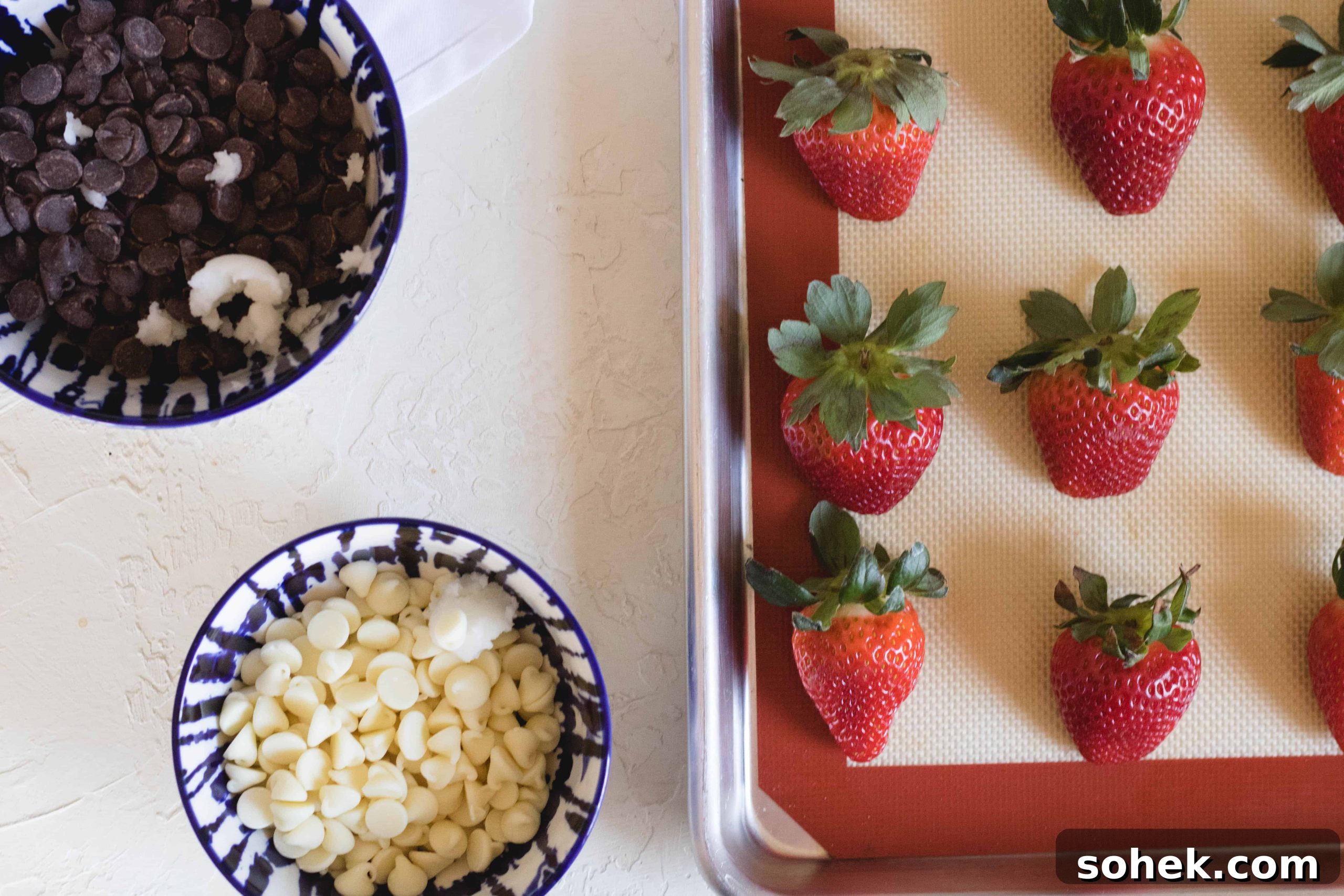 Decadent Chocolate-Dipped Strawberries Recipe for Any Occasion 4 making chocolate covered strawberries