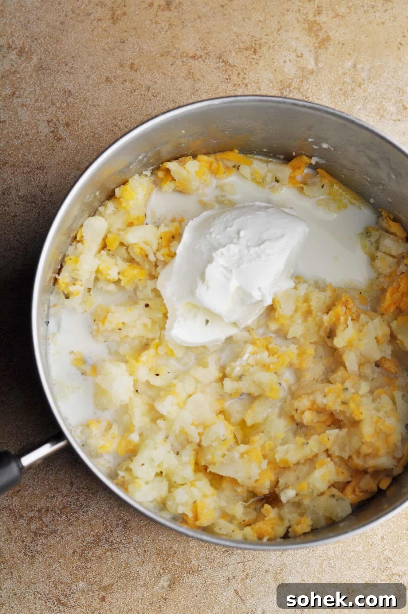 Potatoes with sour cream and milk