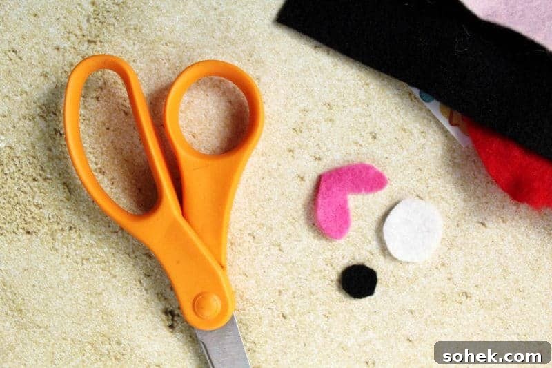 Bright and colorful paper plate fish craft is a fun and easy summer craft idea for children to make at home or in preschool. This easy paper plate craft is made using a paper plate, craft felt or paper, and glue.